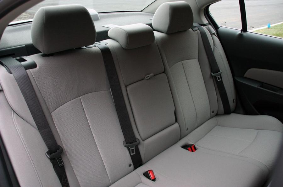  Chevrolet Cruze 1LT 2011 года  (фото 9 из 36)